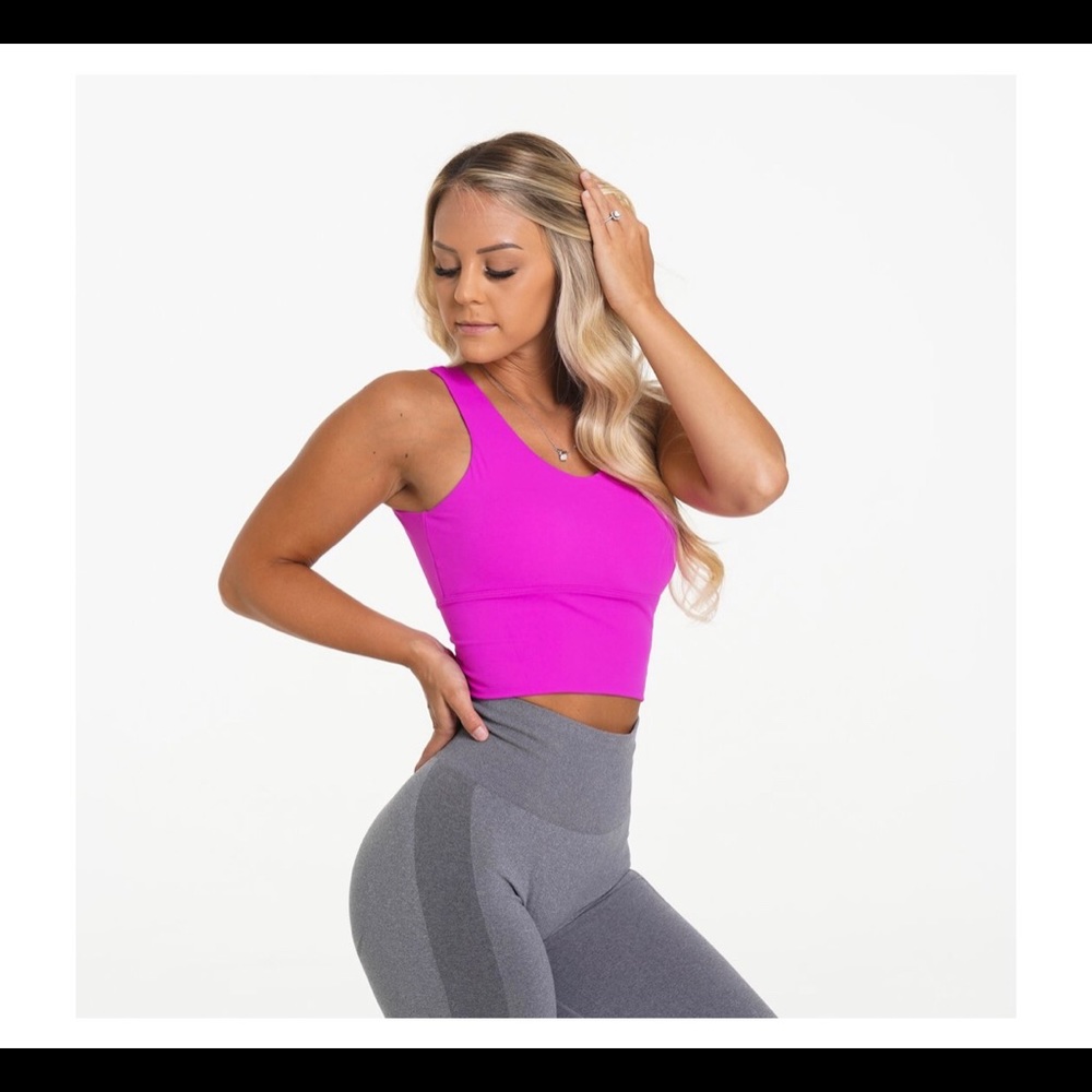 Nvgtn essence Top